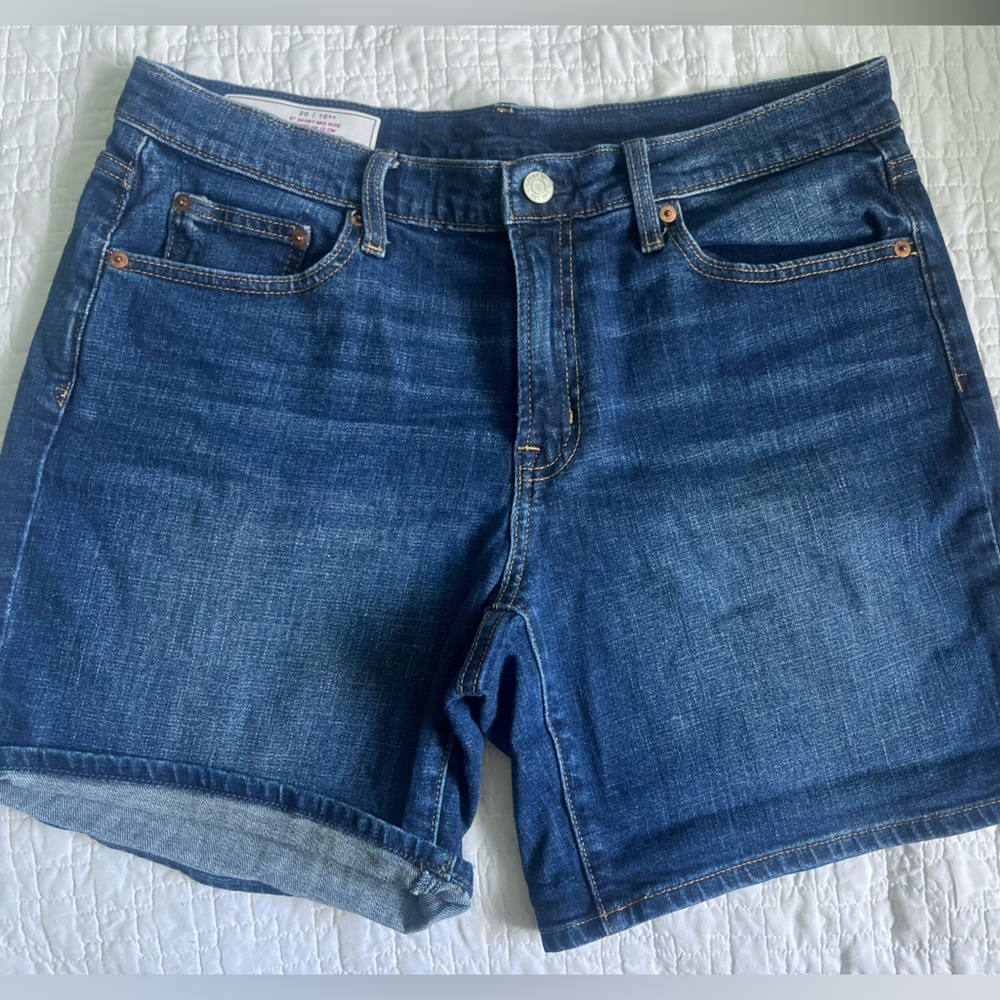 GAP mid rise shorts